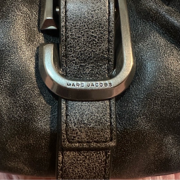 Marc Jacobs
The Distressed Buckle J Marc Crescent bag - Picture 6 of 12